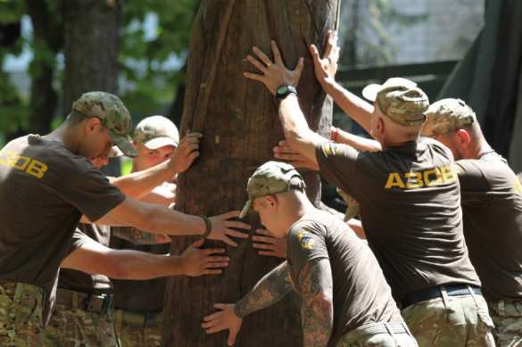 Мракобесие на марше: Боевики «Азова» поставили у себя на базе языческого идола (+ВИДЕО, ФОТО) | Русская весна