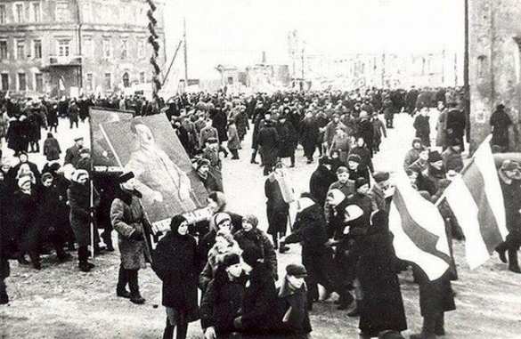 Почему в Минске запели гимн нацистских прислужников? (ВИДЕО) | Русская весна