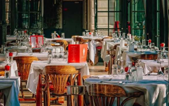 В чём сложность выбора мебели для ресторанов и кафе | Русская весна