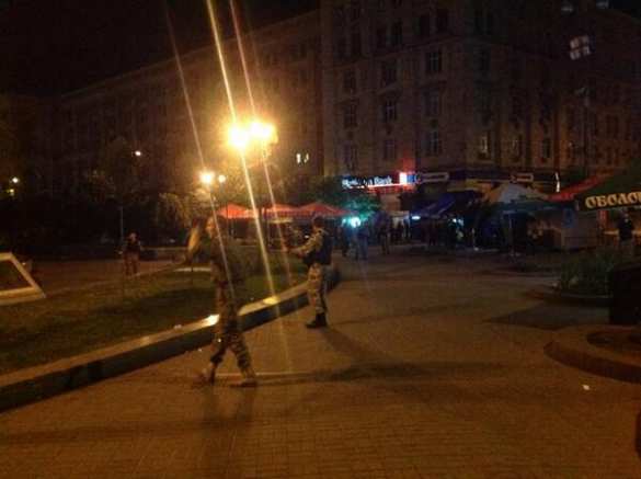 Майдан, ночная стрельба из автоматов: «40 чел. в масках, атаковали 2 группами, ловили людей неславянской внешности, 2 тяжелых» (видео) | Русская весна