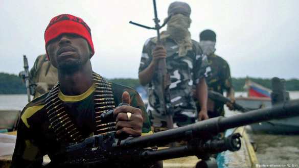 Группа вооружённых людей угнала британский танкер у берегов ОАЭ  | Русская весна