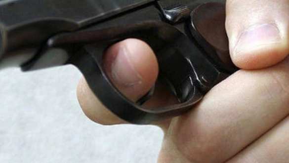 В Шостке хулиган с пистолетом напал на митинг коммунистов  | Русская весна