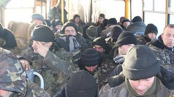 Комментарий ДНР: Порошенко «опоздал» с приказом на отход — его войска массово сдаются в плен самостоятельно | Русская весна