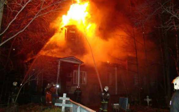 Поджог церквей в Киеве: храмы спасают прихожане и сторожа | Русская весна