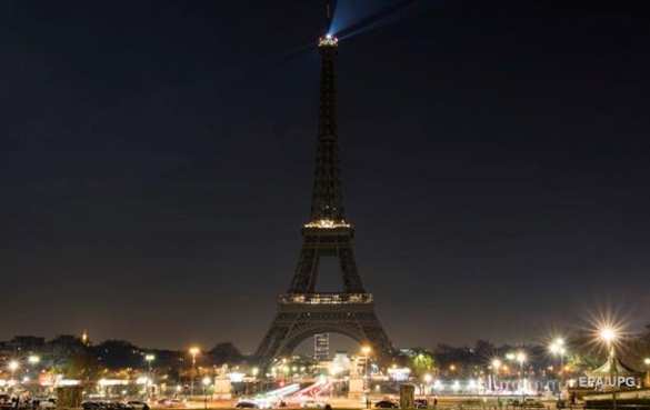 В Париже погасили Эйфелеву башню — лицемерно скорбят по Алеппо (ФОТО, ВИДЕО) | Русская весна
