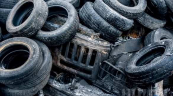 СРОЧНО: В Одессе экстремисты принесли покрышки под здание апелляционного суда (ВИДЕО) | Русская весна