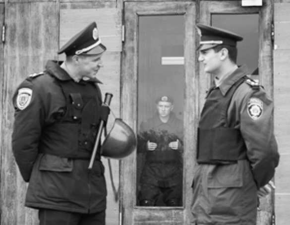 Сотрудников уголовного розыска Киева превратили в бомжей | Русская весна