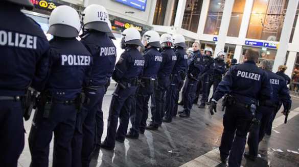 В стычке левых и неонаци из-за мигрантов в Дортмунде пострадали копы | Русская весна