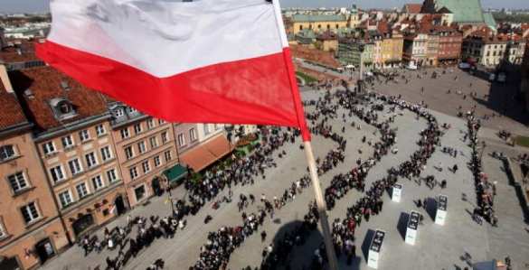 Поляки взбунтовались из-за переноса советского памятника | Русская весна