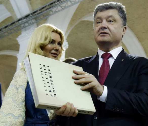 «Моя мечта — быть человеком», — Порошенко рекомендует книги (ФОТО) | Русская весна