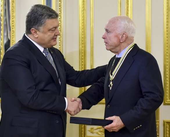 Порошенко выразил поддержку сенатору Маккейну | Русская весна