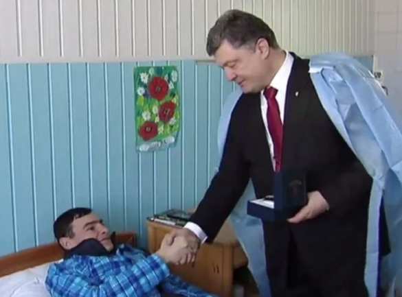 Порошенко встретился с ранеными по его вине солдатами (ВИДЕО) | Русская весна