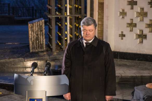 Ещё один солдат рухнул в обморок перед Порошенко (ФОТО, ВИДЕО) | Русская весна