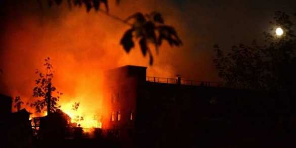 В Киеве сгорел вещевой склад Президентского полка (видео) | Русская весна