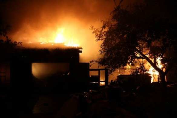 Обстрел ВСУ стал причиной пожара в Петровском районе Донецка, — МЧС ДНР | Русская весна