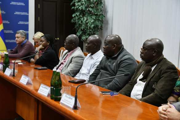 «Перемога»: Африканцы хотят инвестировать в украинское сельское хозяйство (ФОТО) | Русская весна