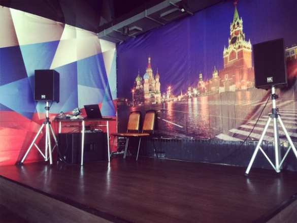 «Президент-кафе»: Путин, триколор и туалетная бумага с Обамой (ФОТОРЕПОРТАЖ) | Русская весна