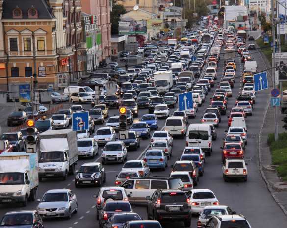 Украинцы массово бегут из Киева, огромные пробки на выездах из города (ВИДЕО) | Русская весна