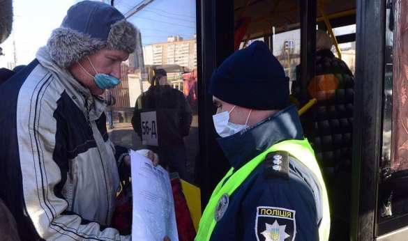 «Транспортный карантин» по-украински: копы на остановках и перепродажа спецпропусков (ФОТО, ВИДЕО) | Русская весна
