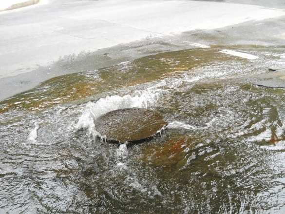 Это Украина: В Николаеве улицу заливает фекалиями, асфальт проваливается под ногами (ФОТО, ВИДЕО 18+) | Русская весна