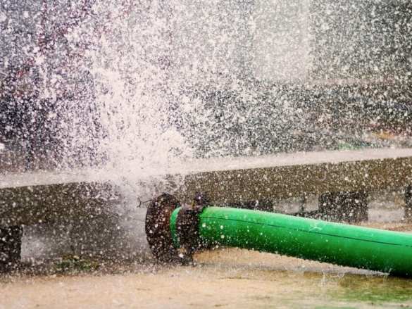 Кто сказал, что в Киеве нет горячей воды? В Киеве прорвало трубы с горячей водой (ФОТО) | Русская весна