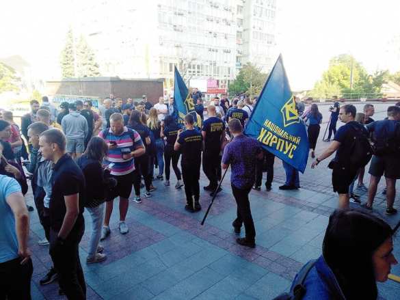 Боевики «Нацкорпуса» пикетировали Апелляционный суд Киева из-за освобождения командира ПВО ДНР (ФОТО) | Русская весна