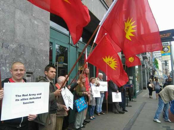 По всей Европе прошли акции протеста против сноса памятников советским воинам-освободителям в Польше (+ФОТО, ВИДЕО) | Русская весна