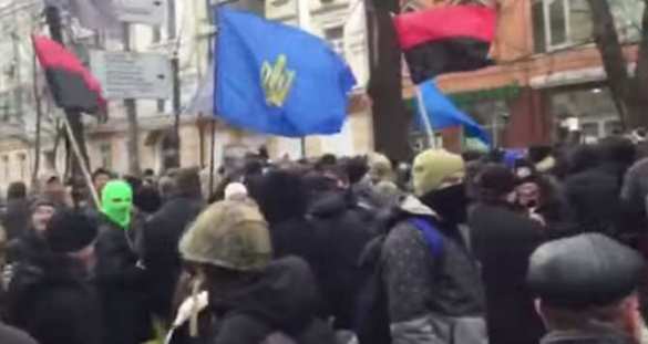 Сегодняшний погром Сбербанка в Киеве (ВИДЕО) | Русская весна