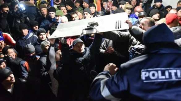 Молдавская оппозиция митингует под Конституционным судом | Русская весна