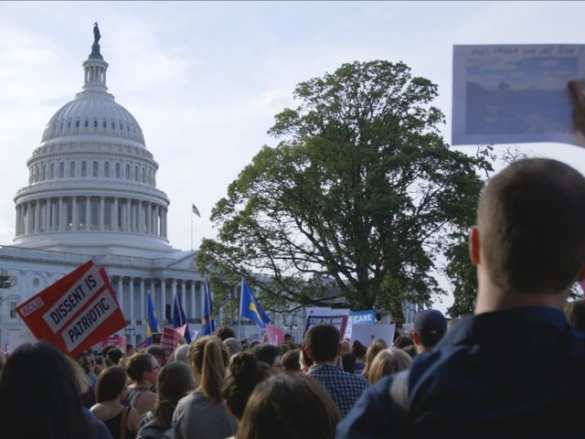 В США сотни протестующих ворвались в здание Конгресса (ФОТО) | Русская весна