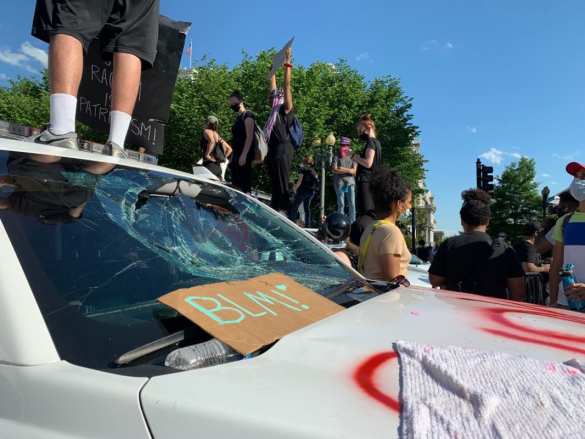 США в огне: горят флаги, сносятся памятники, толпа лютует, Трамп угрожает | Русская весна