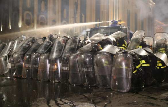 Водомёты и газ: Спецназ разогнал митингующих в Тбилиси (+ФОТО, ВИДЕО) | Русская весна