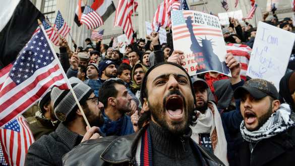 В США начались протесты из-за отмены программы по детям мигрантов | Русская весна