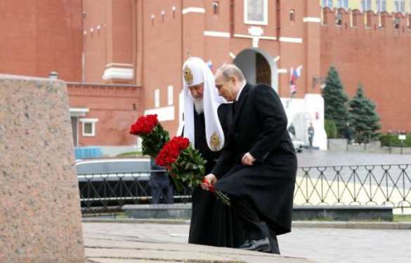 Путин по традиции в День народного единства возложил цветы к памятнику Минину и Пожарскому | Русская весна