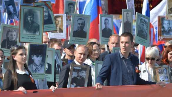 Путин возглавил шествие «Бессмертного полка» в Москве | Русская весна