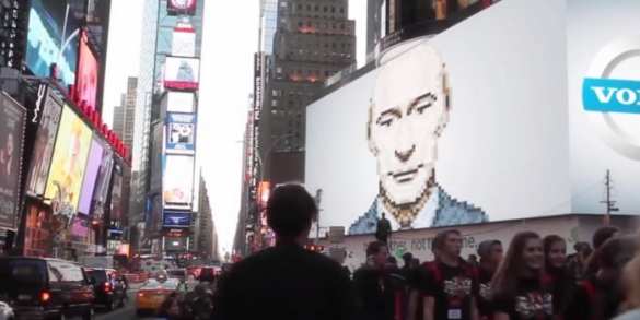 Путин подмигнул американцам с большого экрана в Нью-Йорке (ВИДЕО) | Русская весна