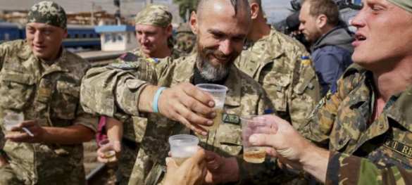 Украинские военные пьют, чтобы не выполнять приказы командования, — Басурин | Русская весна