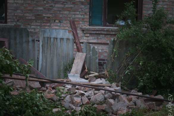 Ночью в городе Счастье украинская армия обстреляла жилой дом и кафе | Русская весна