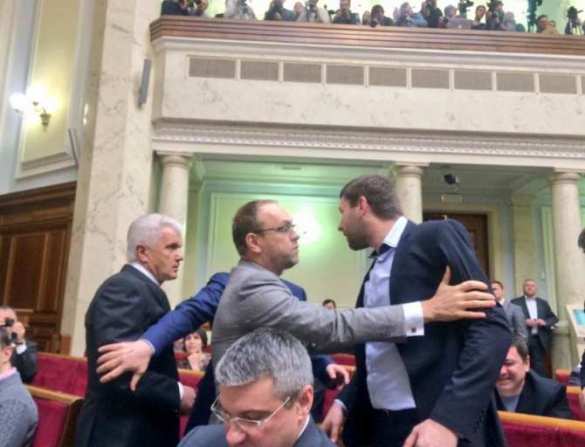 В Раде Парасюк и Литвин устроили потасовку | Русская весна