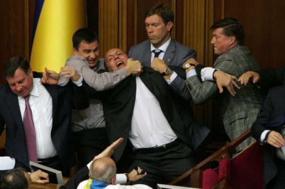 Рада провалила реформу ГПУ относительно возможности назначения генпрокурора без юробразования (ВИДЕО) | Русская весна