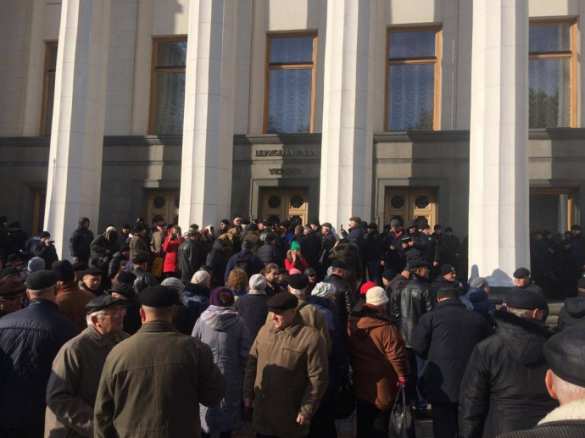 Протестующие чернобыльцы прорвали оцепление у Верховной рады (ФОТО, ВИДЕО) | Русская весна