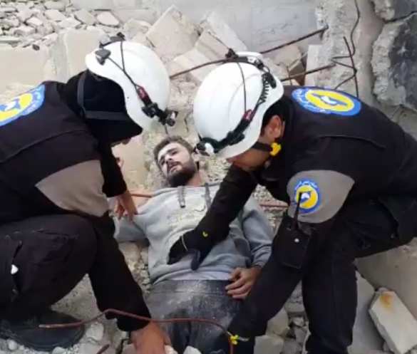 Шокирующие кадры: «Оживший мертвец» после авиаудара в Сирии взрывает Сеть (ВИДЕО) | Русская весна