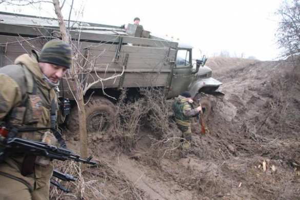 Бойцы украинской армии пьют и торгуют оружием и топливом, а Славянск восстает против оккупантов (ФОТО) | Русская весна