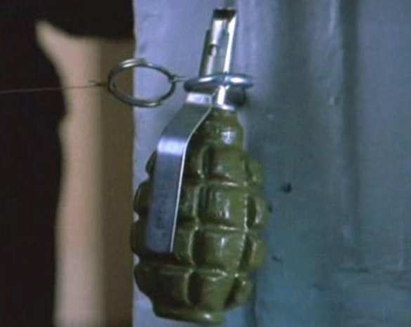 Пожилая женщина погибла, подорвавшись на растяжке возле трассы «Донецк — Мариуполь» | Русская весна