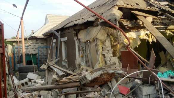 Два дома разрушены обстрелом ВСУ в пригороде Горловки | Русская весна