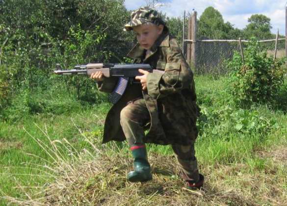 В Мариуполе детей сорвали с учёбы и бросили копать окопы (+ФОТО, ВИДЕО) | Русская весна
