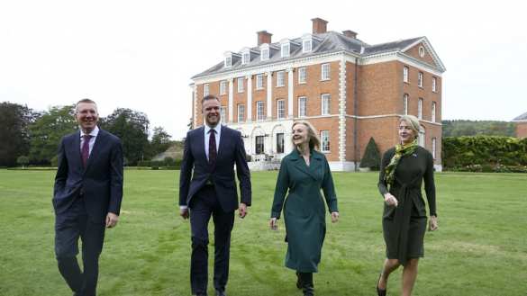 После вечеринок в резиденциях Трасс и Джонсона нашли следы наркотиков | Русская весна