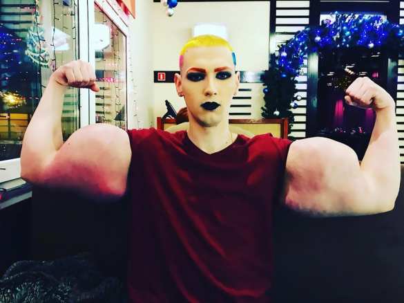 «Руки-базуки» позорно проиграл бой девушке (ВИДЕО) | Русская весна