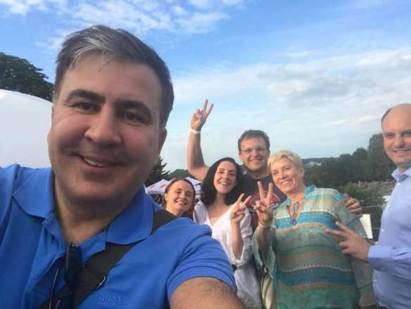 Цирк зажигает огни: партию Саакашвили пускают на выборы на Украине | Русская весна