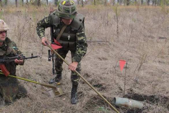 Силы МЧС за три дня обезвредили 837 боеприпаса | Русская весна
